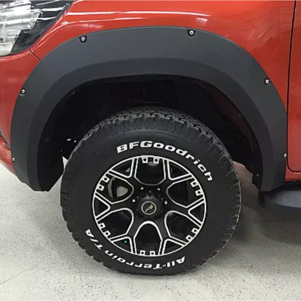 TOYOTA HILUX 2015-2021 ÇIKINTILI CİVATALI ÇAMURLUK KAPLAMA