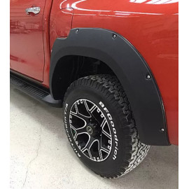 TOYOTA HILUX 2015-2021 ÇIKINTILI CİVATALI ÇAMURLUK KAPLAMA